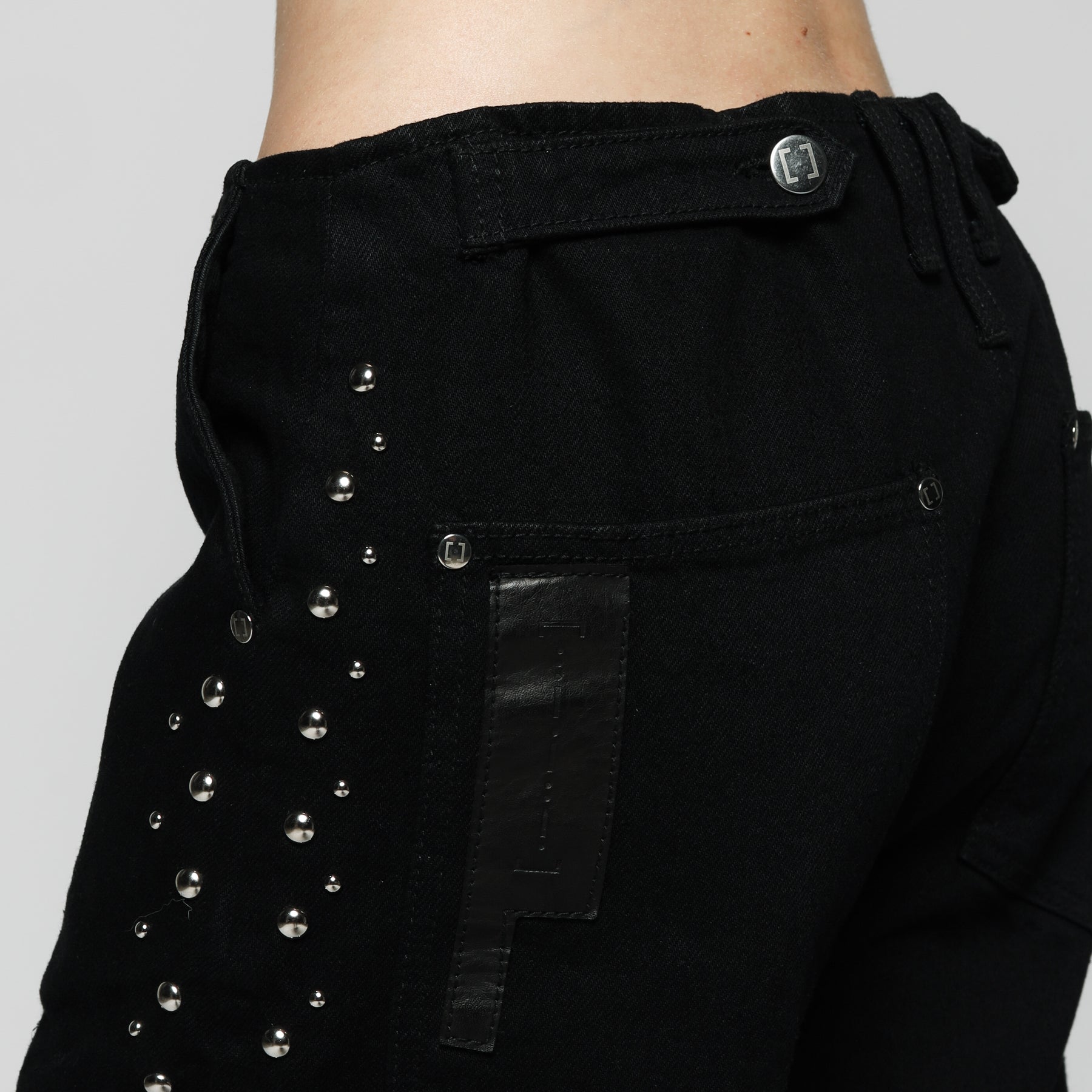 STUDDED SYNTAX PANTS  - WOMAN