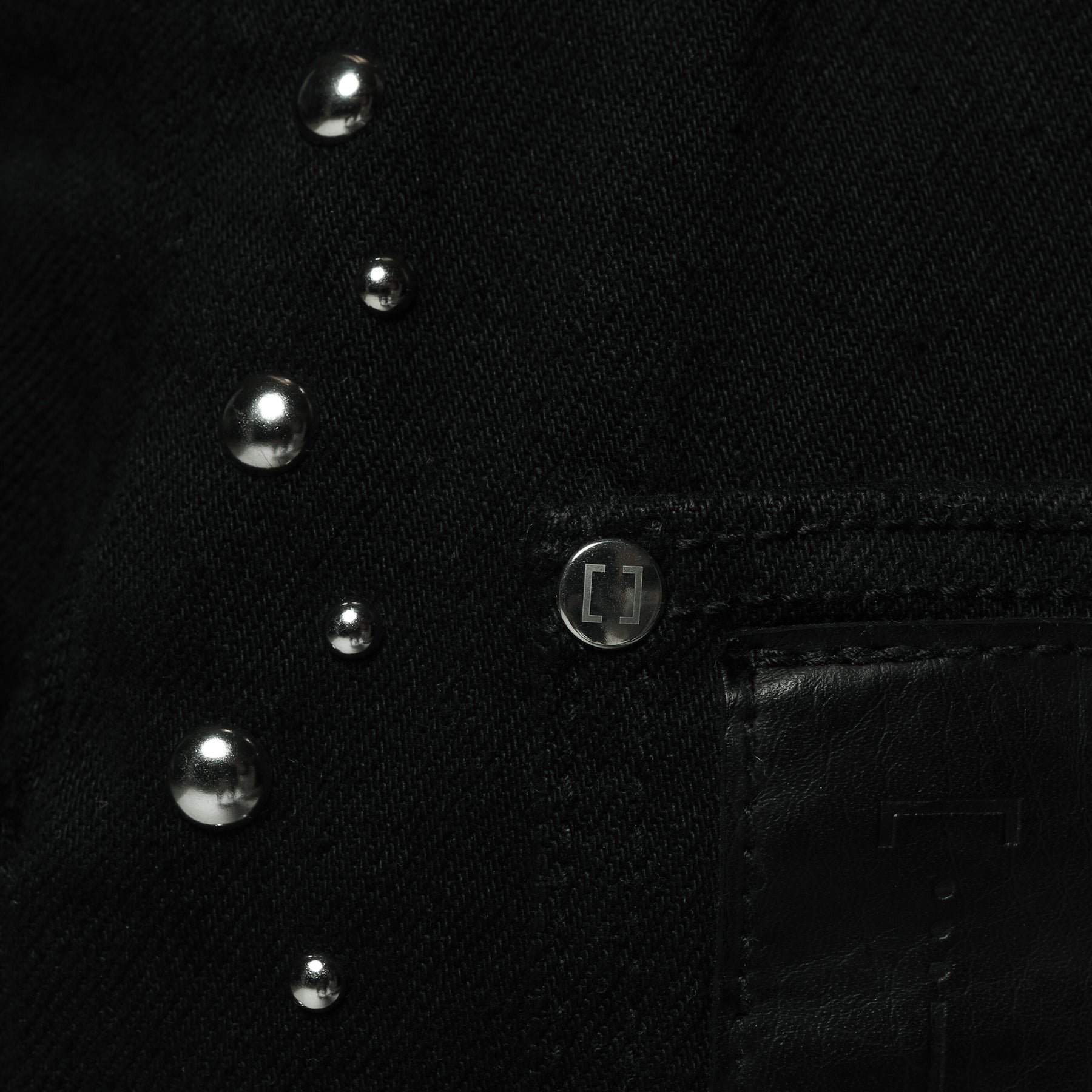 STUDDED SYNTAX PANTS  - WOMAN